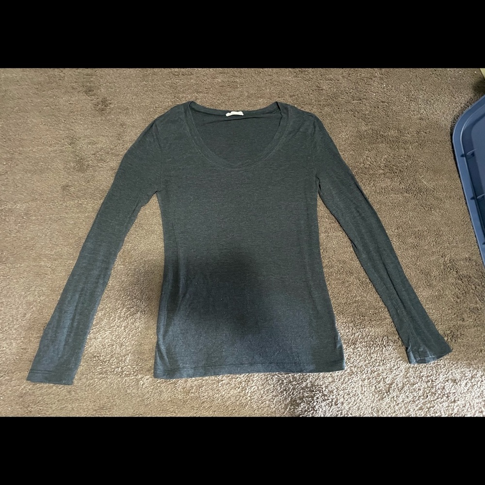 Zenana Outfitters Gray Long Sleeved Shirt